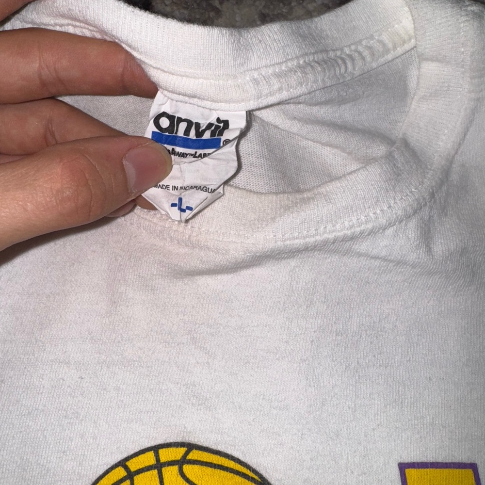 Anvil White T-Shirt with Yellow and Purple Design lakers Budweiser - Picture 3 of 3